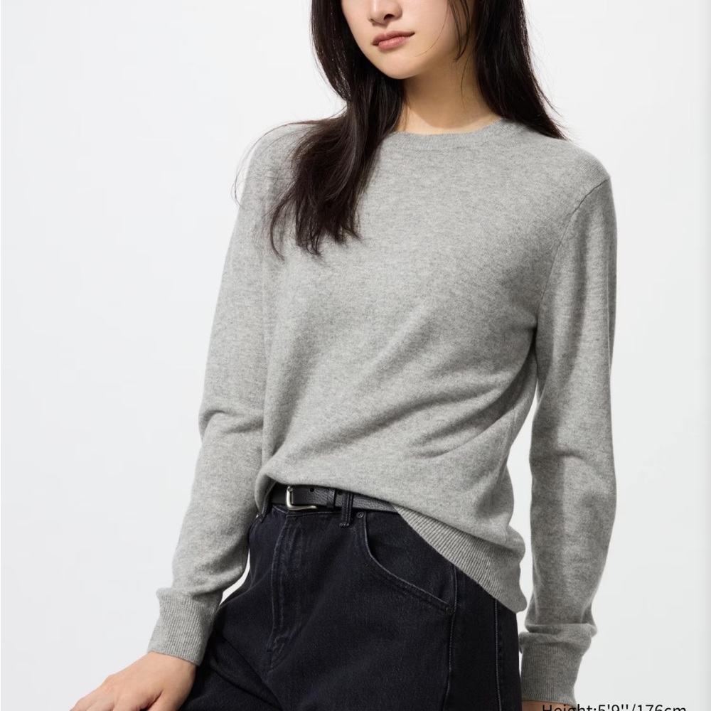 Uniqlo 100% Cashmere Sweater in Gray